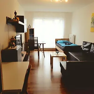 Private Close To Subway Apartment