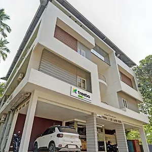 Sreepathi Nirmalyam 400 Mts From Guruvayoor Temple Guruvayur